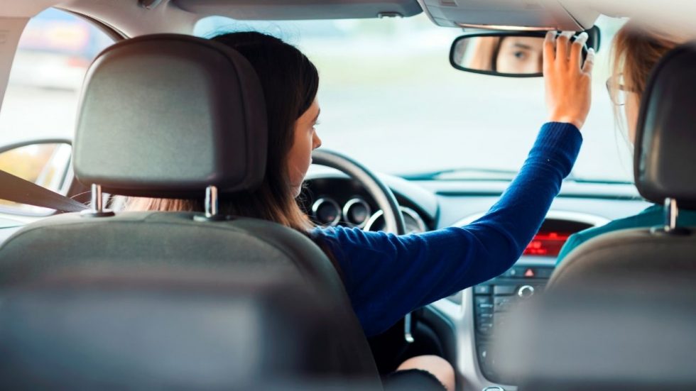 How Many Driving Lessons Do You Need to a Pro? A New Driver